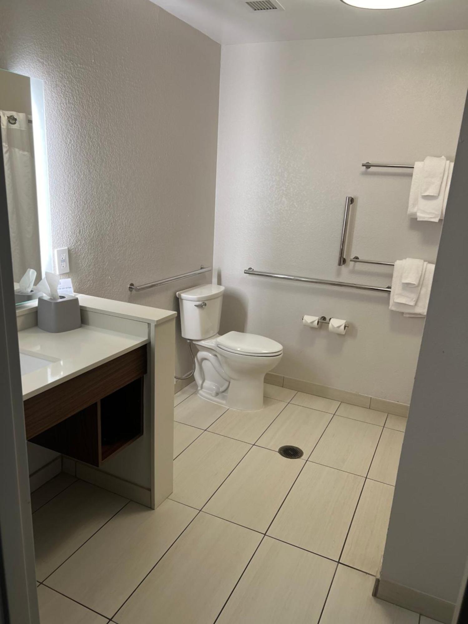 Holiday Inn Express & Suites Mobile - University Area By Ihg Exteriér fotografie