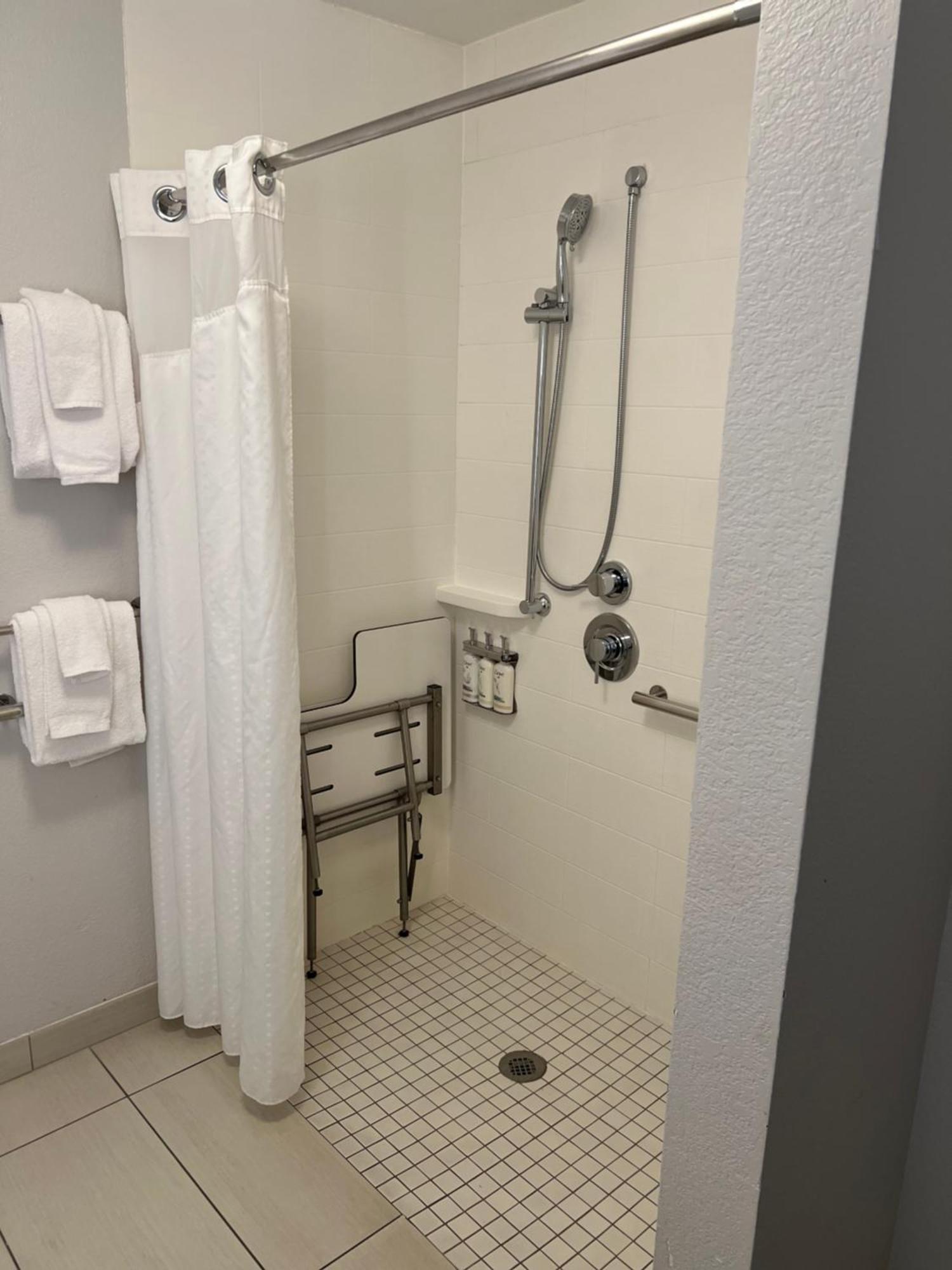 Holiday Inn Express & Suites Mobile - University Area By Ihg Exteriér fotografie