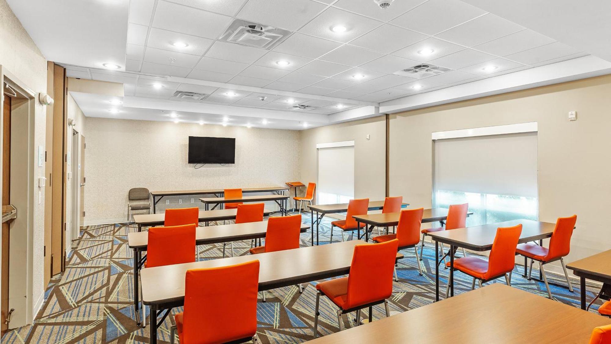 Holiday Inn Express & Suites Mobile - University Area By Ihg Exteriér fotografie